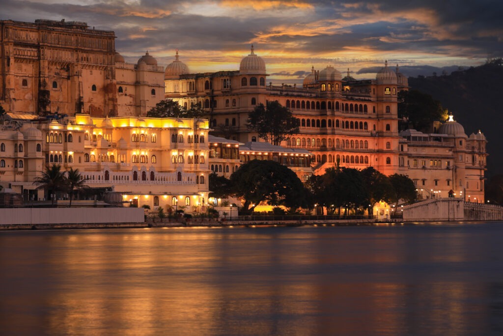 udaipur-city-palace-rajasthan-is-one-major-tourist-attractions-india